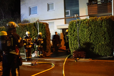 Stuttgart Vaihingen: Kellerbrand in Mehrfamilienhaus